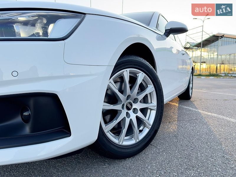 Седан Audi A4 2022 в Одессе