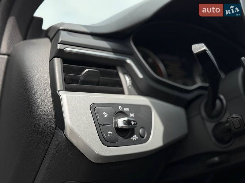 Седан Audi A4 2016 в Львові