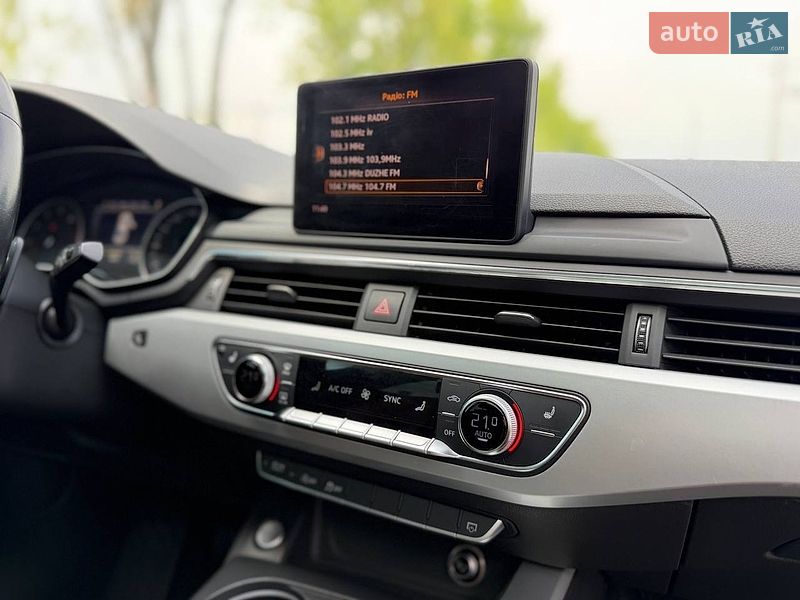 Седан Audi A4 2016 в Львові