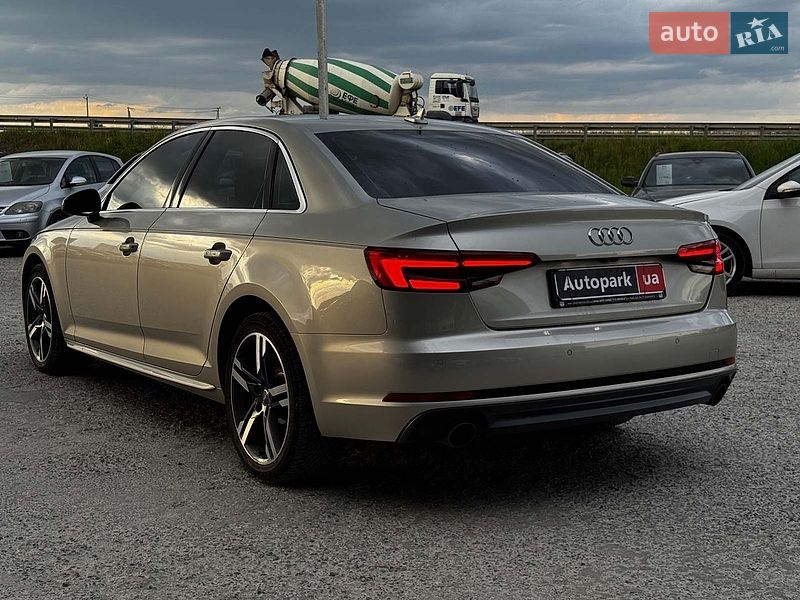Седан Audi A4 2016 в Львове