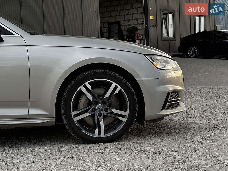 Седан Audi A4 2016 в Львове