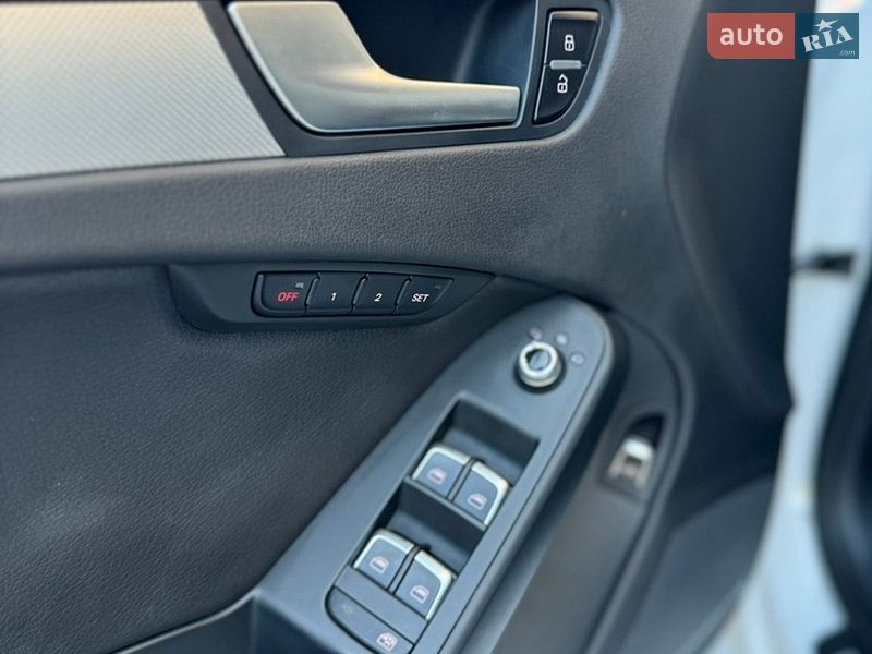 Седан Audi A4 2015 в Рівному