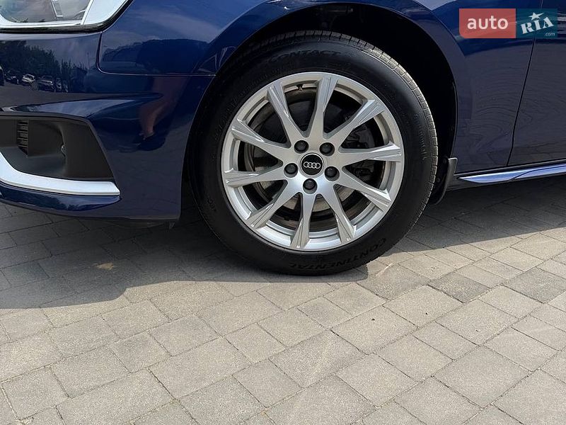 Седан Audi A4 2021 в Львове