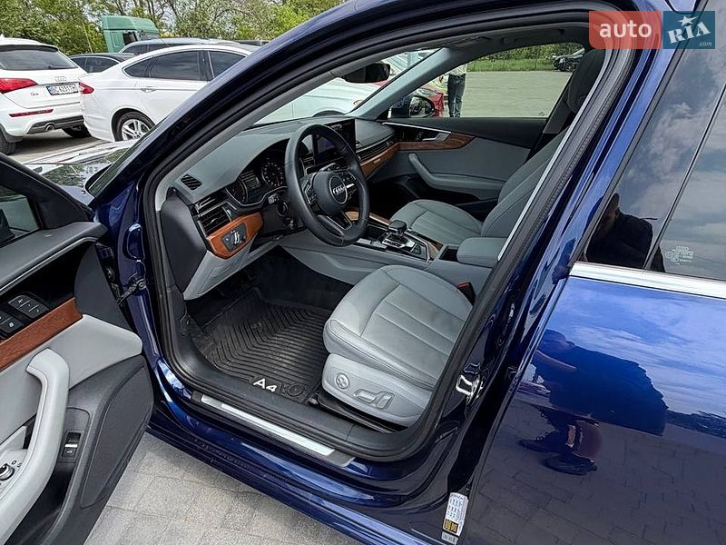 Седан Audi A4 2021 в Львове