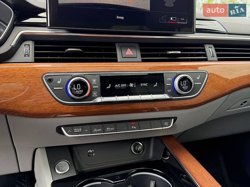 Седан Audi A4 2021 в Львове