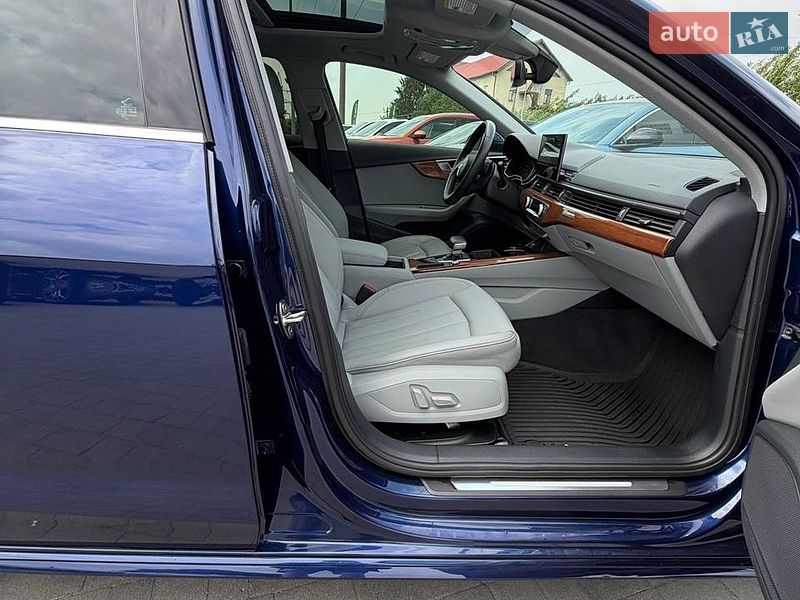 Седан Audi A4 2021 в Львове