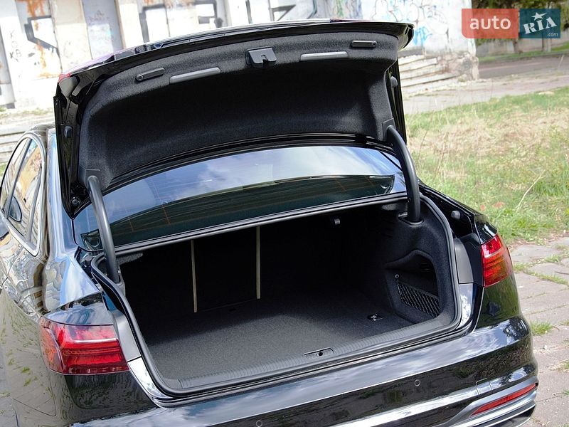 Седан Audi A4 2023 в Киеве
