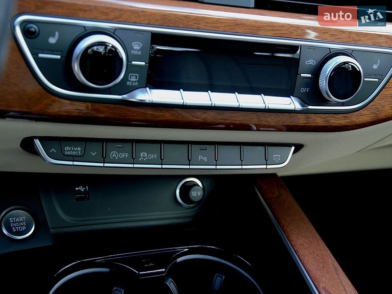 Седан Audi A4 2023 в Киеве