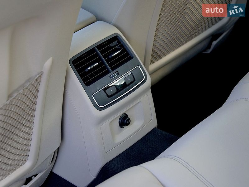 Седан Audi A4 2023 в Киеве
