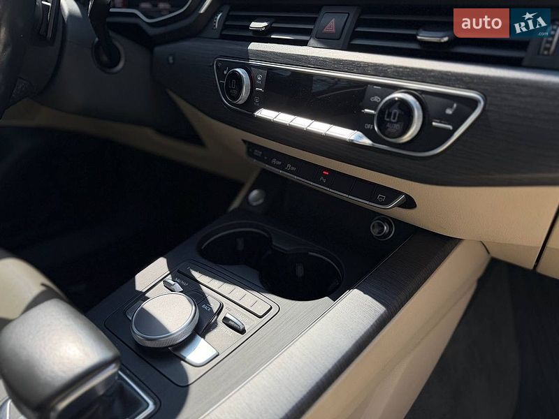 Седан Audi A4 2016 в Львове