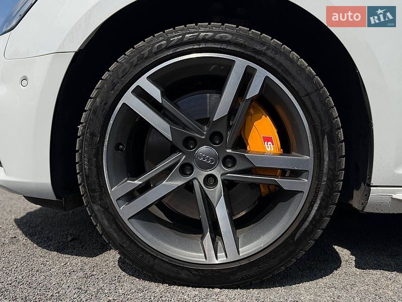Седан Audi A4 2016 в Львове