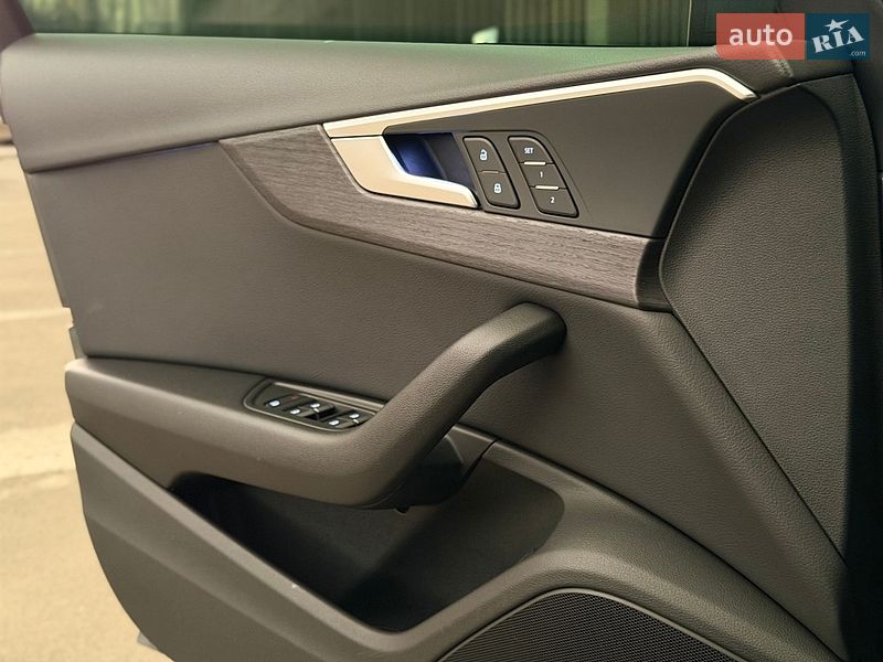 Седан Audi A4 2016 в Киеве