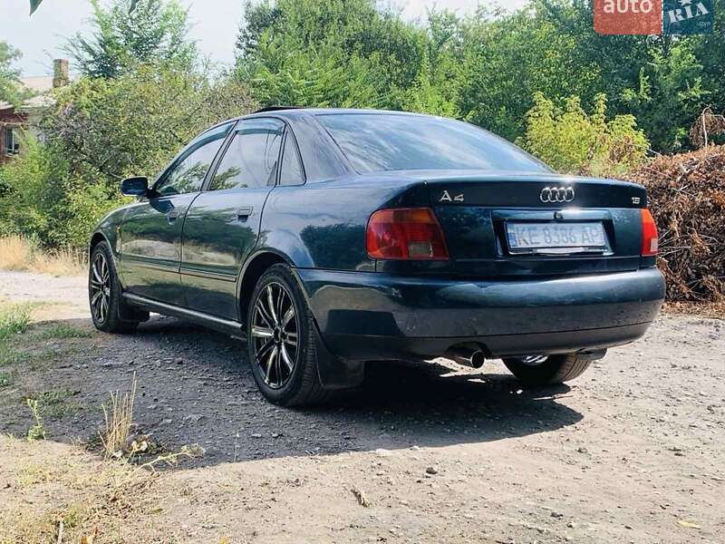Седан Audi A4 1996 в Днепре