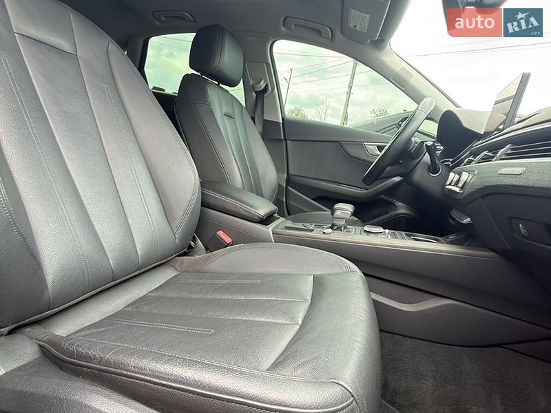 Седан Audi A4 2016 в Самборі