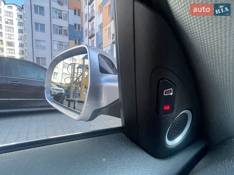 Седан Audi A4 2015 в Ивано-Франковске