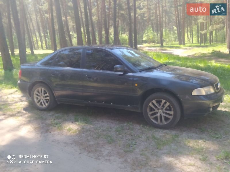 Седан Audi A4 1998 в Золочеве