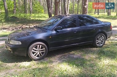 Седан Audi A4 1998 в Золочеве