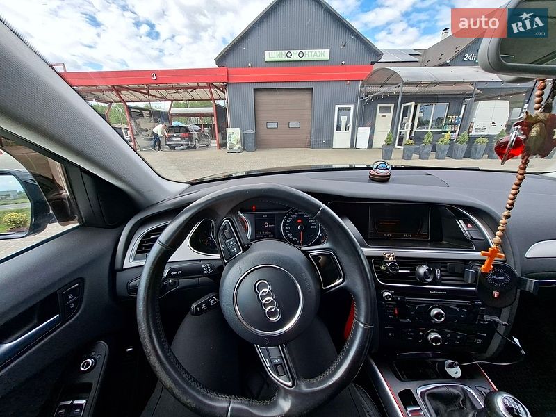 Седан Audi A4 2012 в Яворове