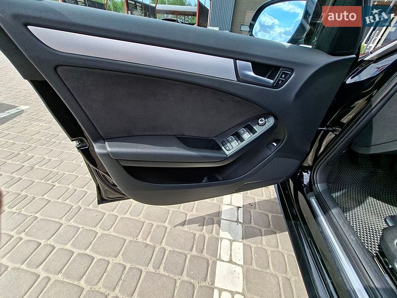 Седан Audi A4 2012 в Яворове