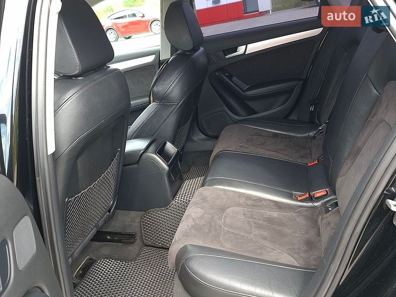 Седан Audi A4 2012 в Яворове