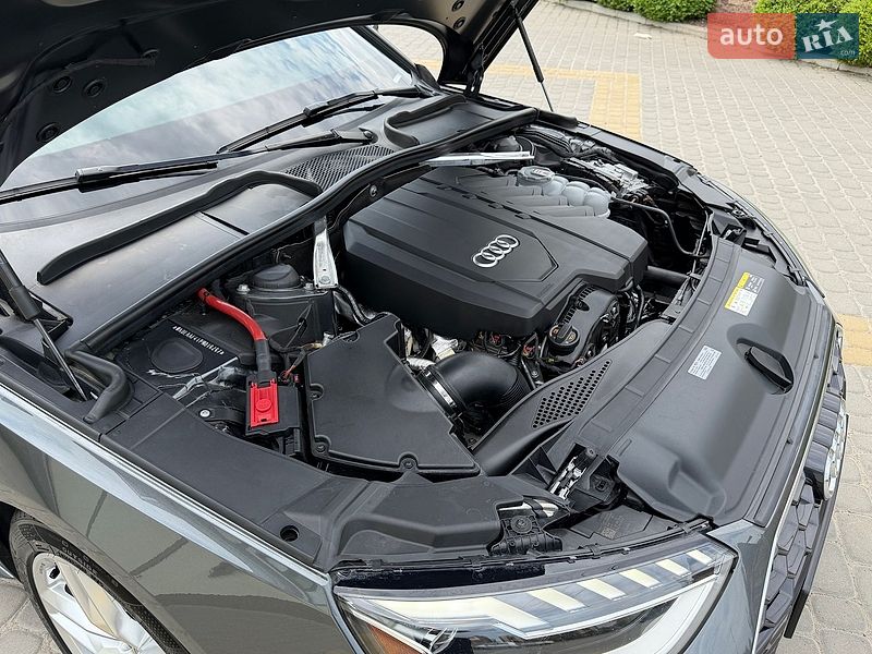 Седан Audi A4 2023 в Вінниці
