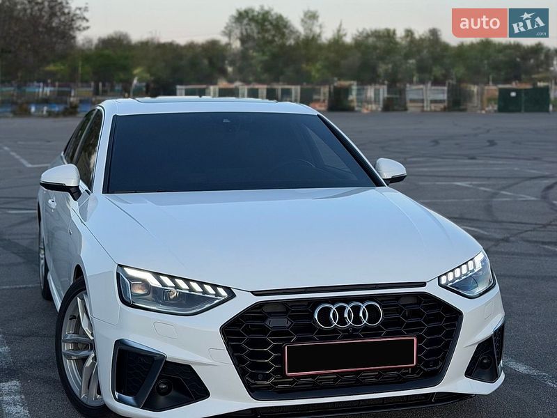 Седан Audi A4 2022 в Дніпрі