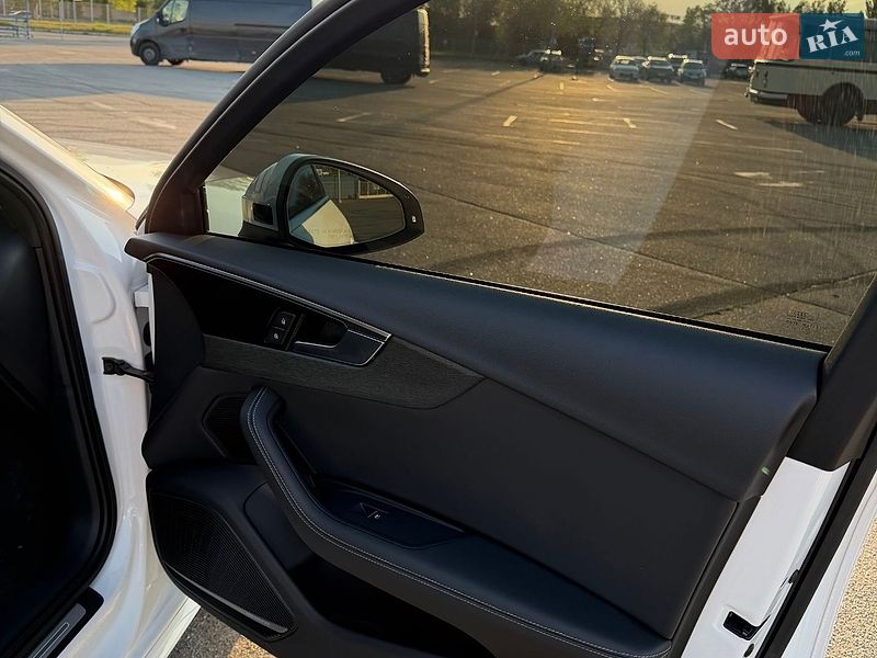 Седан Audi A4 2022 в Дніпрі