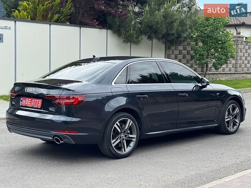 Седан Audi A4 2018 в Ровно