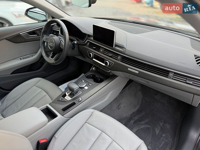 Седан Audi A4 2019 в Черновцах