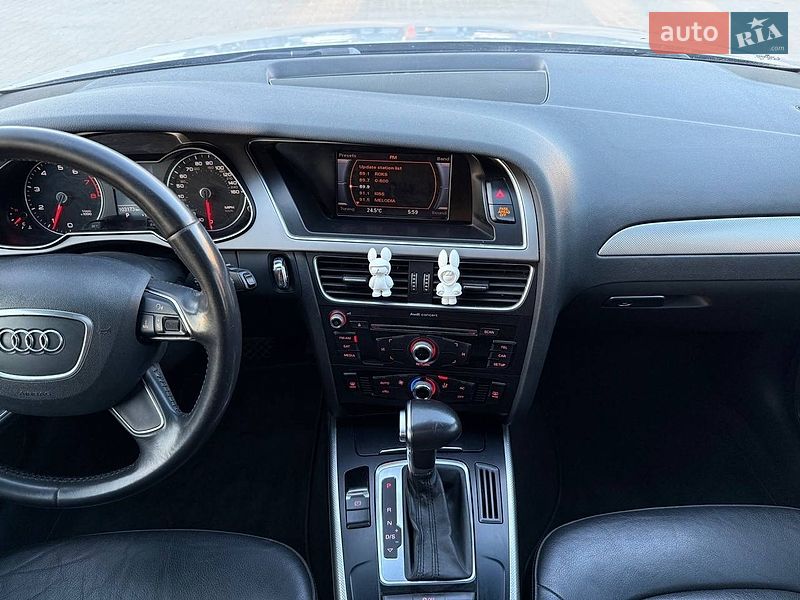 Седан Audi A4 2013 в Львові