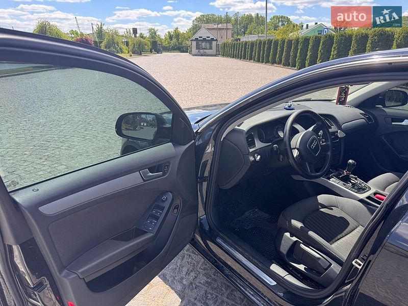Седан Audi A4 2011 в Жовкве