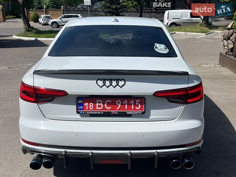 Седан Audi A4 2017 в Ровно