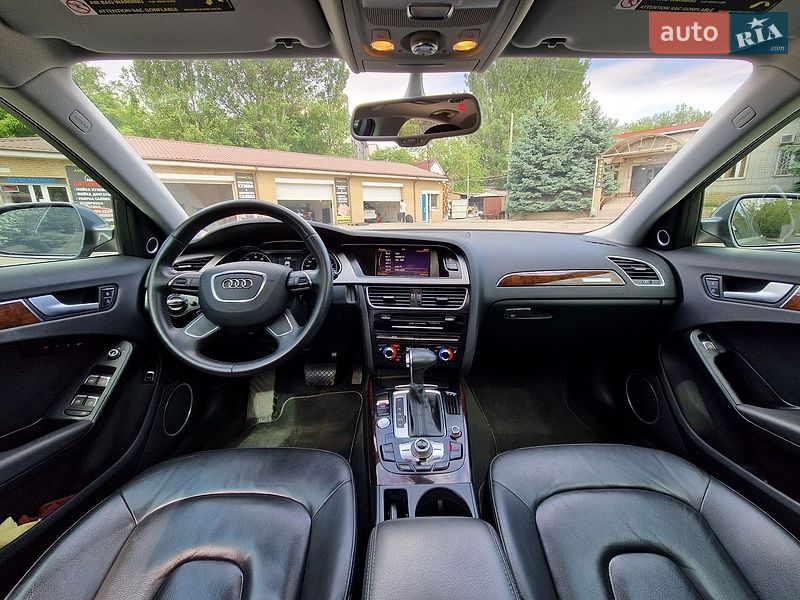 Седан Audi A4 2012 в Дніпрі