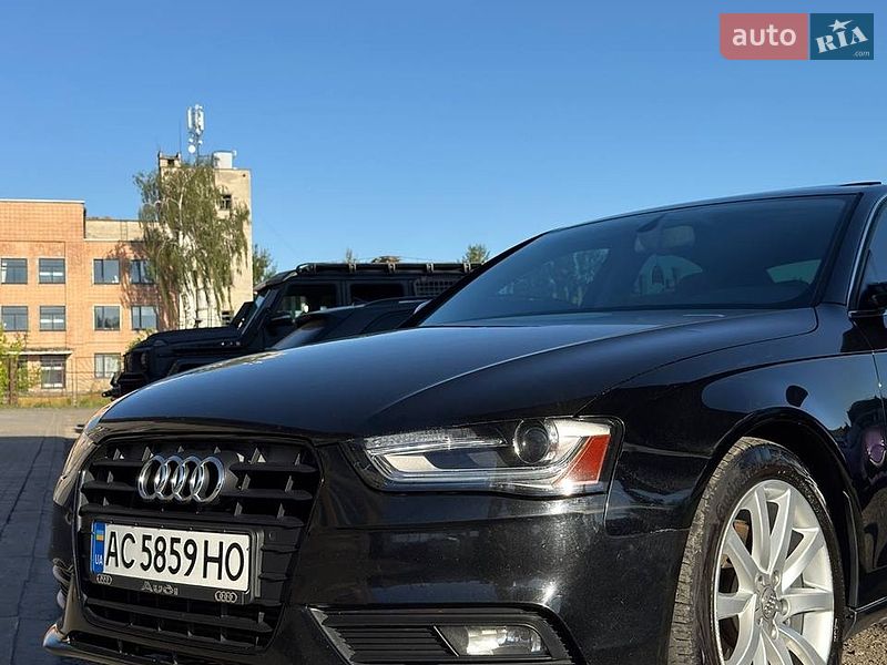 Седан Audi A4 2012 в Луцьку