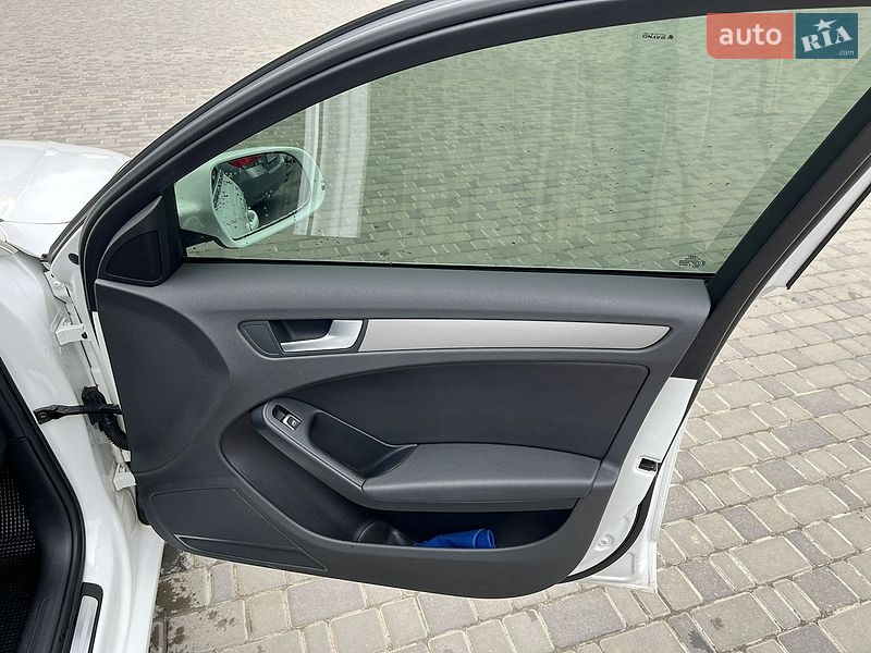 Седан Audi A4 2014 в Кропивницькому
