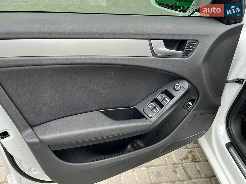 Седан Audi A4 2014 в Кропивницькому