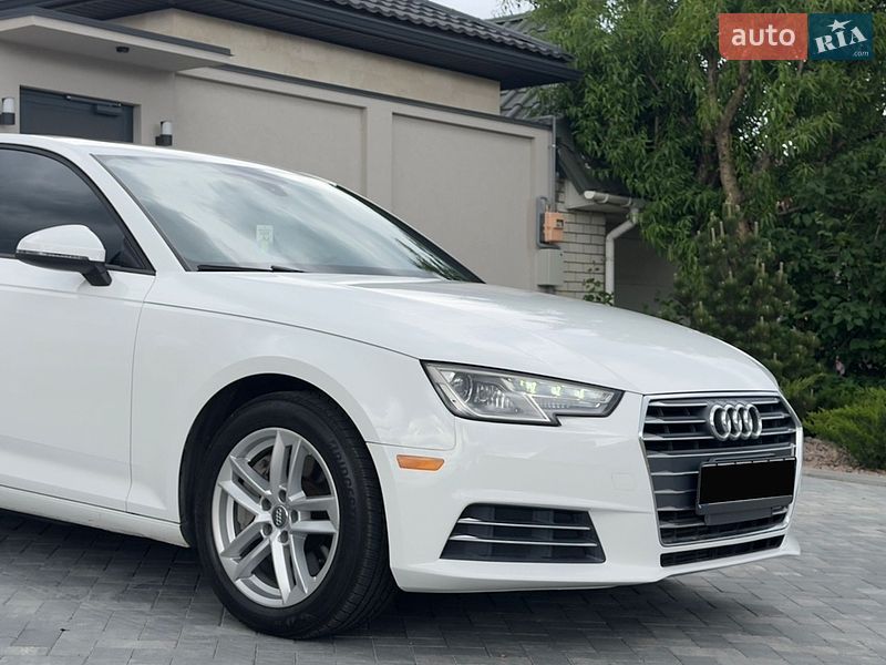 Седан Audi A4 2017 в Одесі