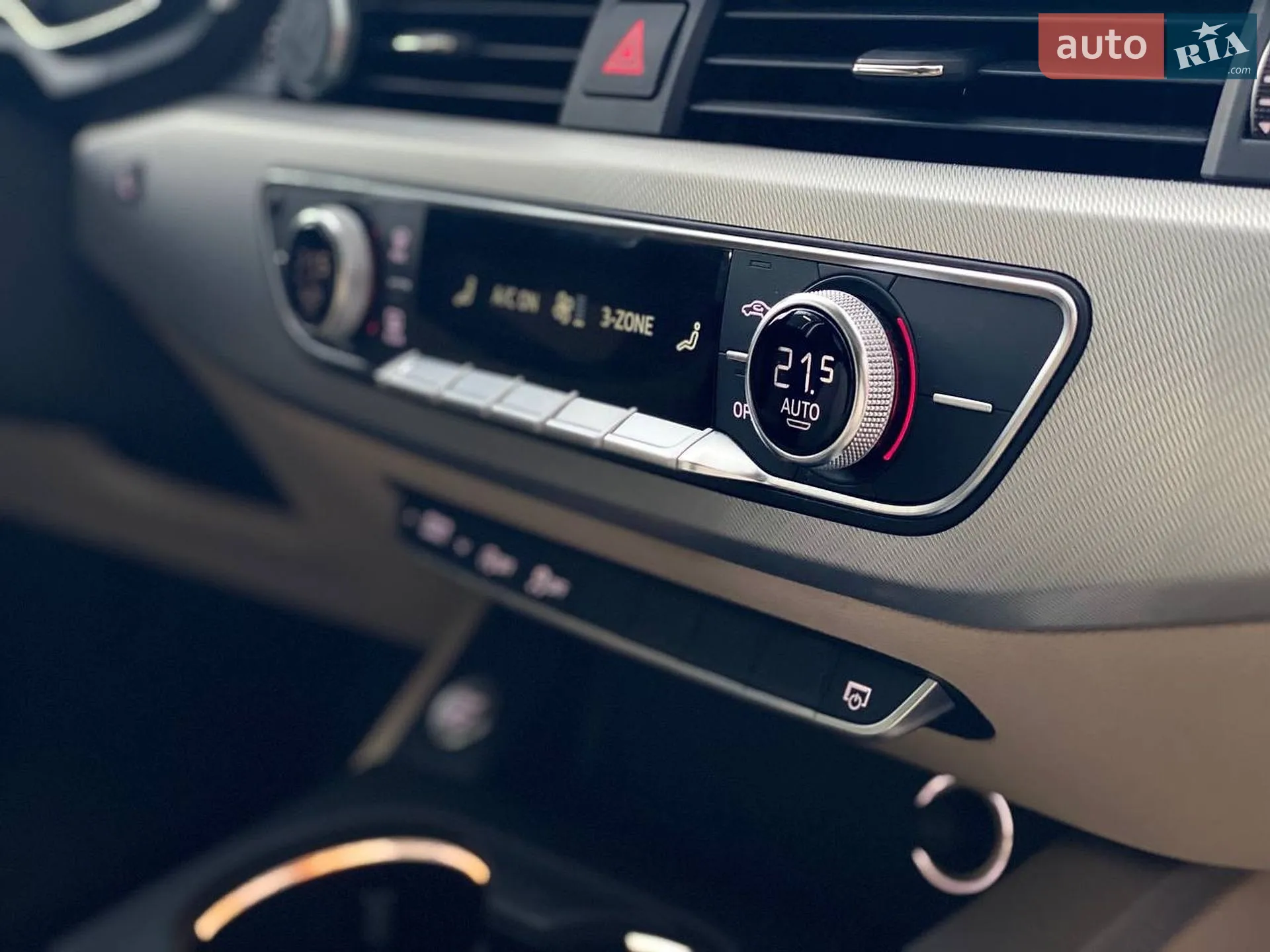 2016 Audi A4 - мініатюра 61