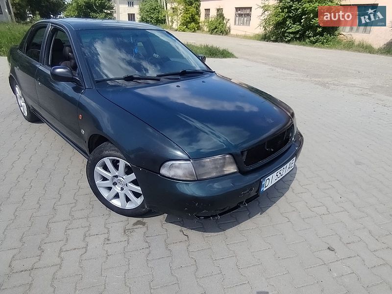 Седан Audi A4 1995 в Косові