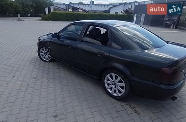 Седан Audi A4 1995 в Косові