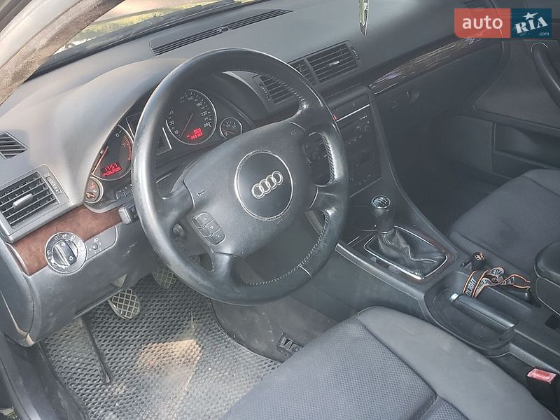 Седан Audi A4 2001 в Чугуєві
