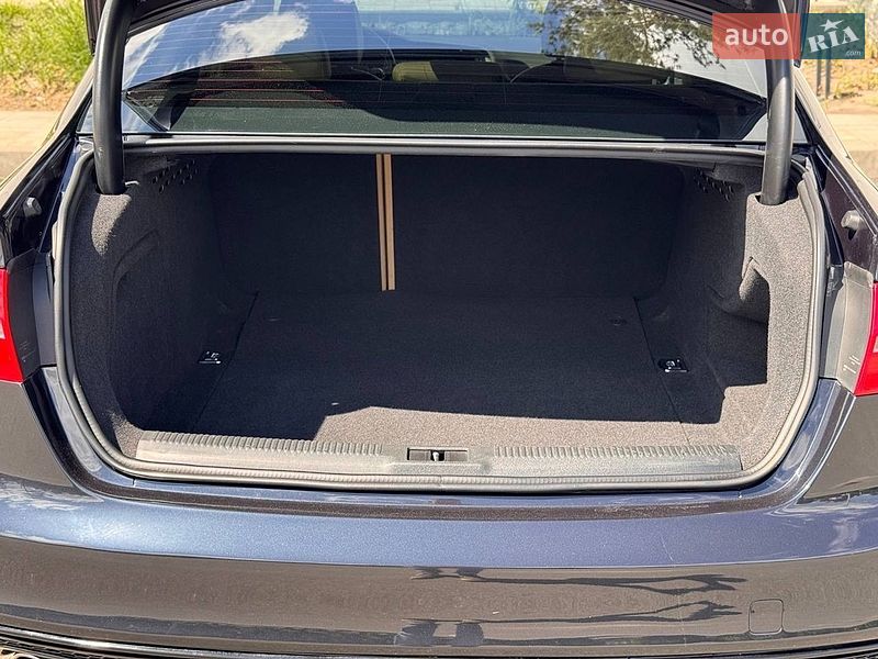 Седан Audi A4 2014 в Киеве