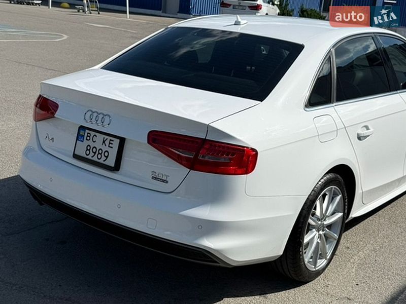 Седан Audi A4 2015 в Львові