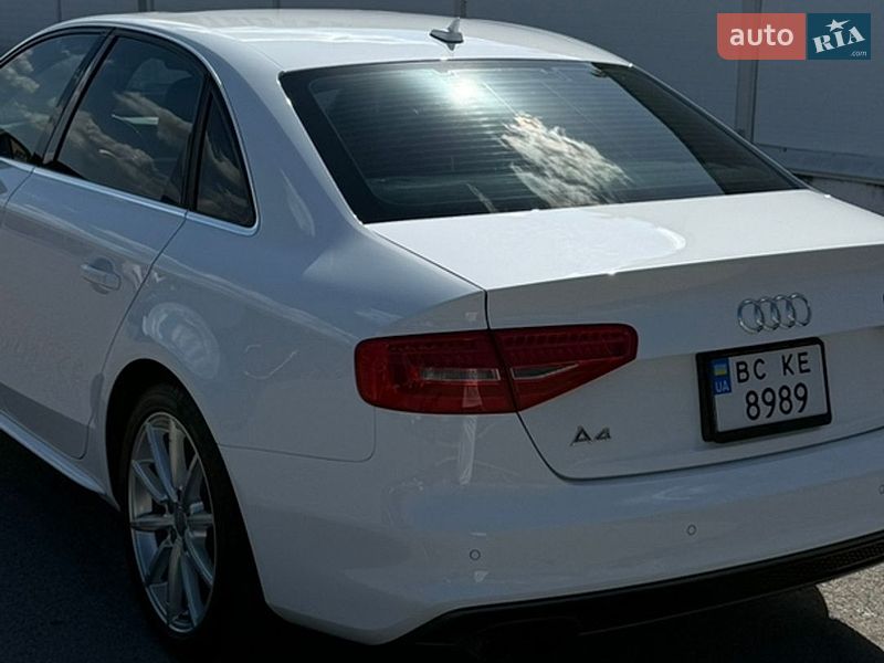 Седан Audi A4 2015 в Львові