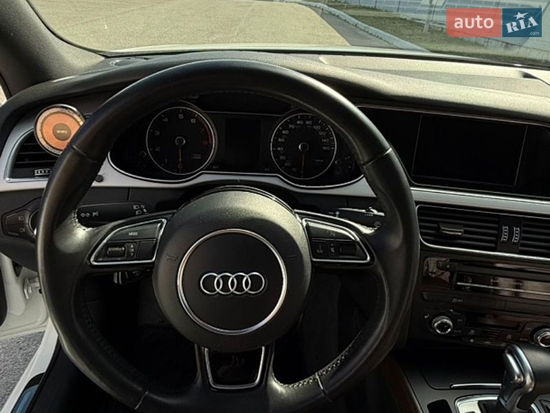 Седан Audi A4 2015 в Львові