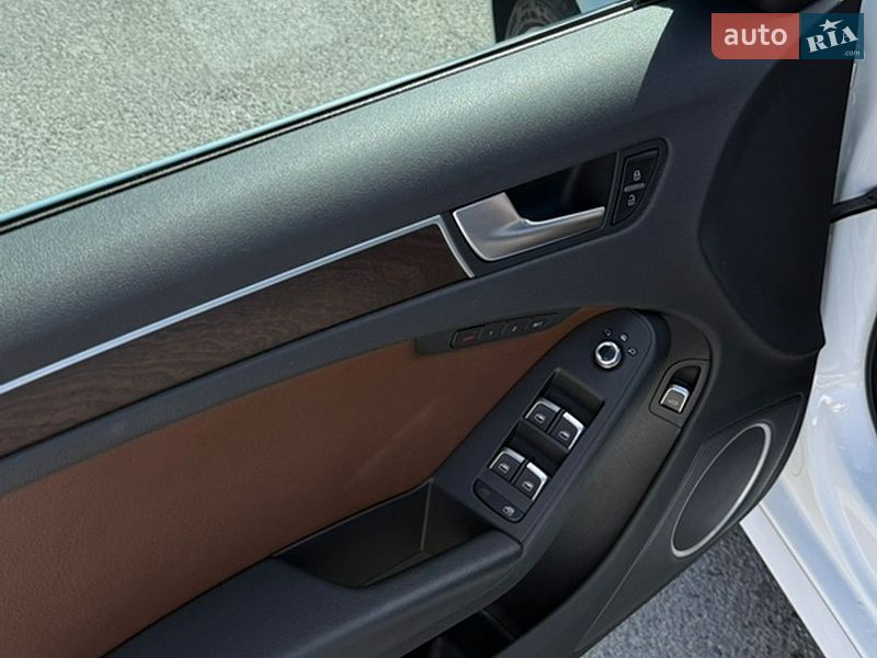 Седан Audi A4 2015 в Львові
