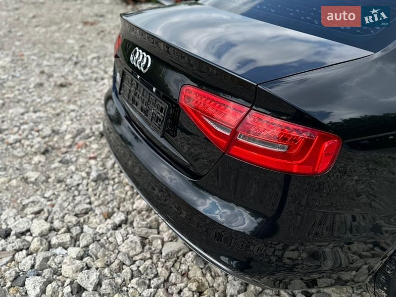 Седан Audi A4 2014 в Львові