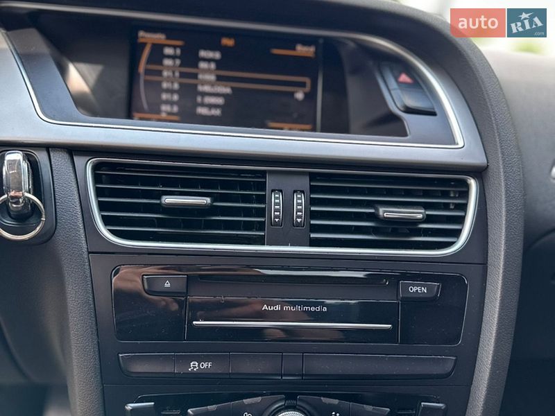 Седан Audi A4 2014 в Львові