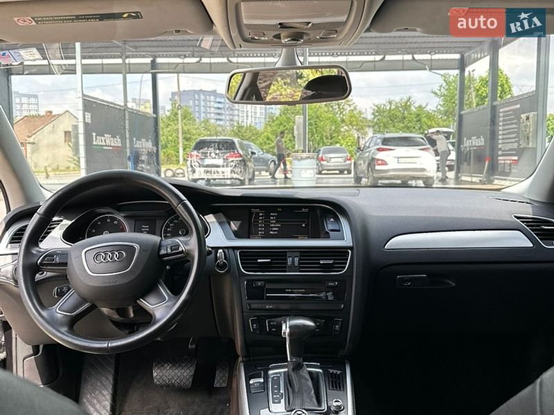 Седан Audi A4 2014 в Львові