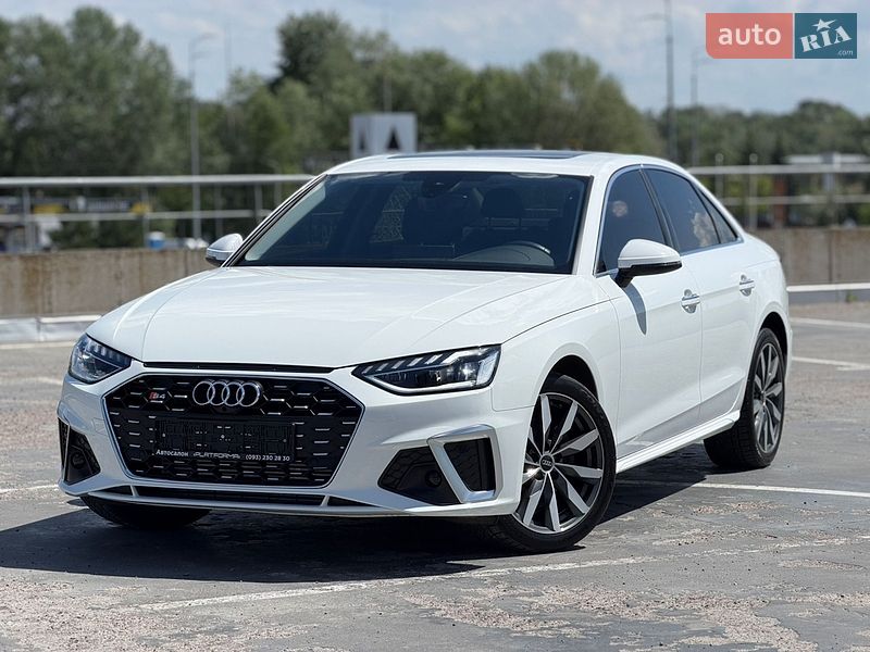 Седан Audi A4 2022 в Киеве